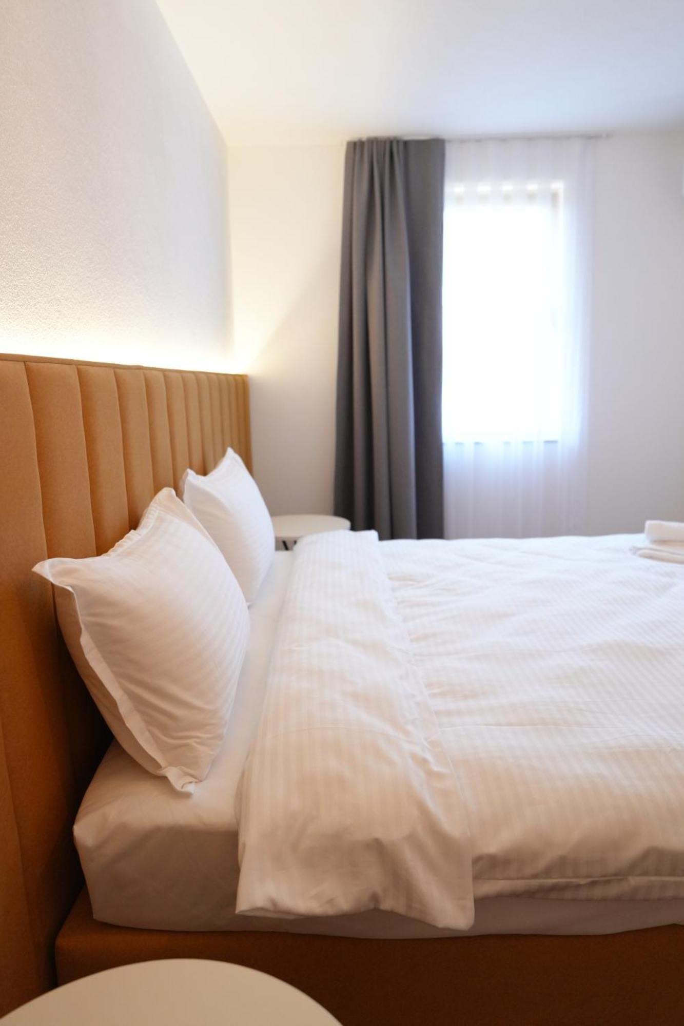 Biond Hotel 普里兹伦 外观 照片