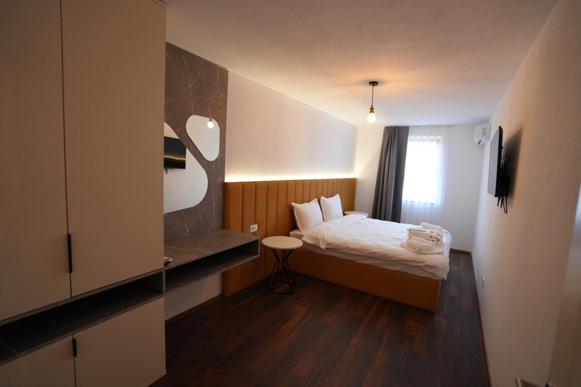 Biond Hotel 普里兹伦 外观 照片