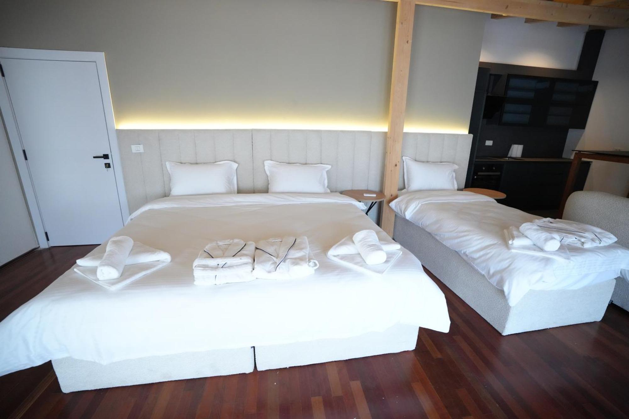 Biond Hotel 普里兹伦 外观 照片