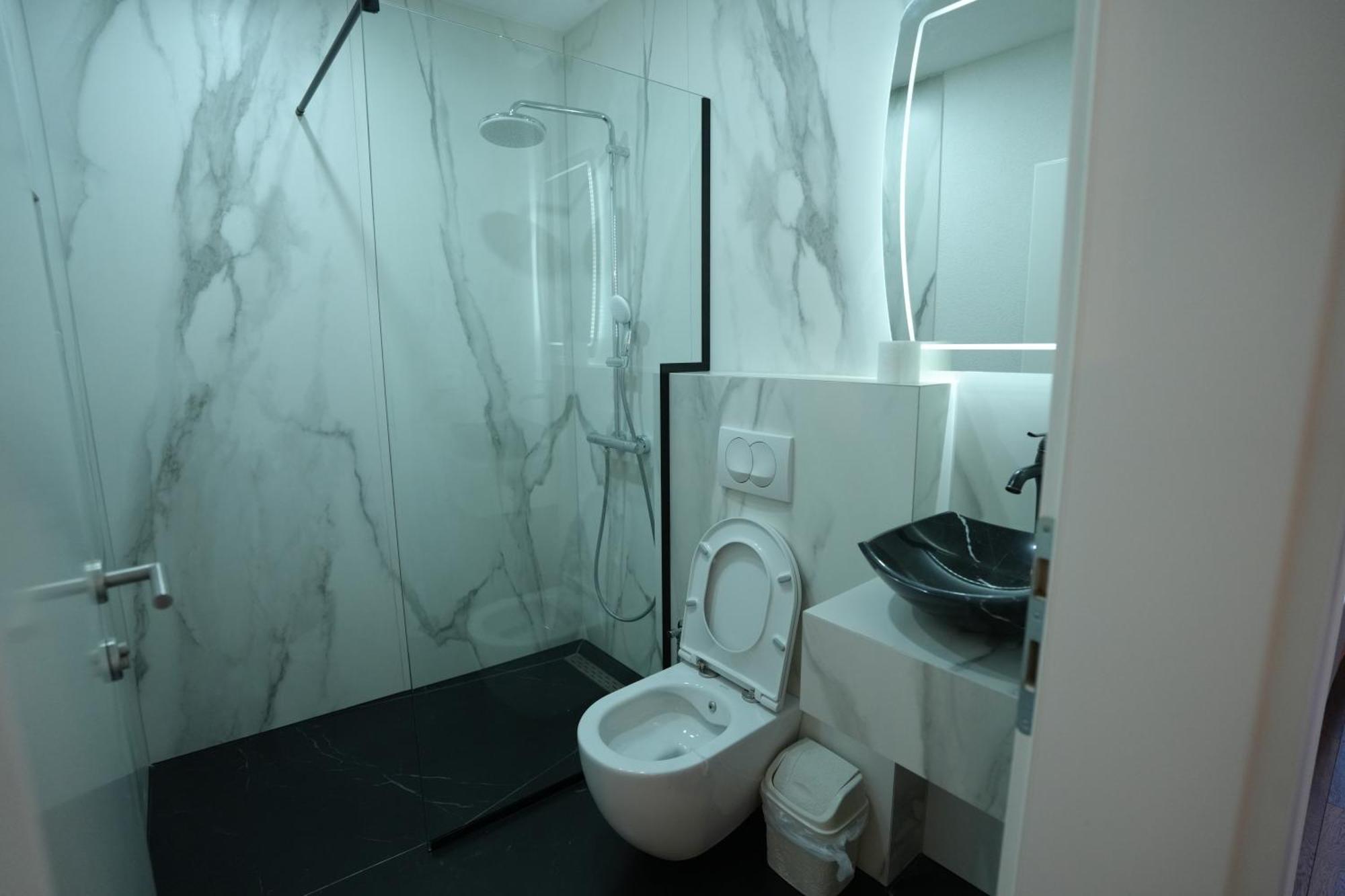Biond Hotel 普里兹伦 外观 照片