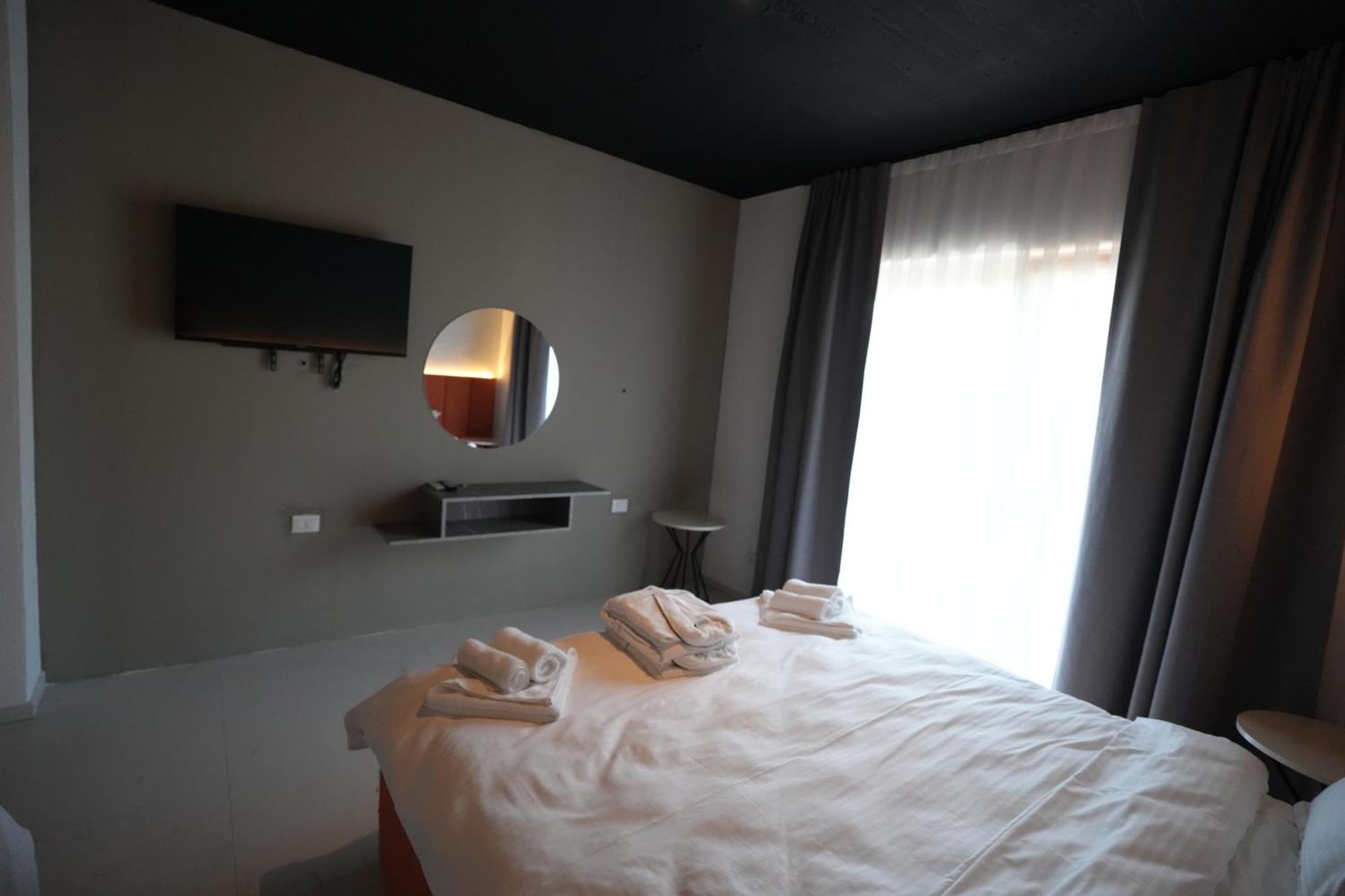 Biond Hotel 普里兹伦 外观 照片