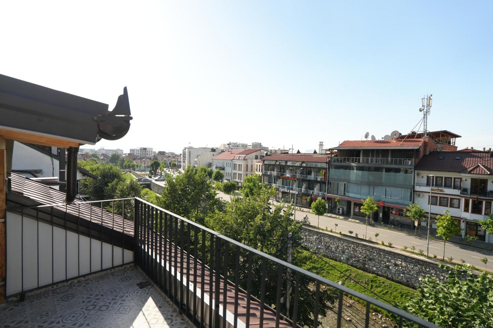 Biond Hotel 普里兹伦 外观 照片