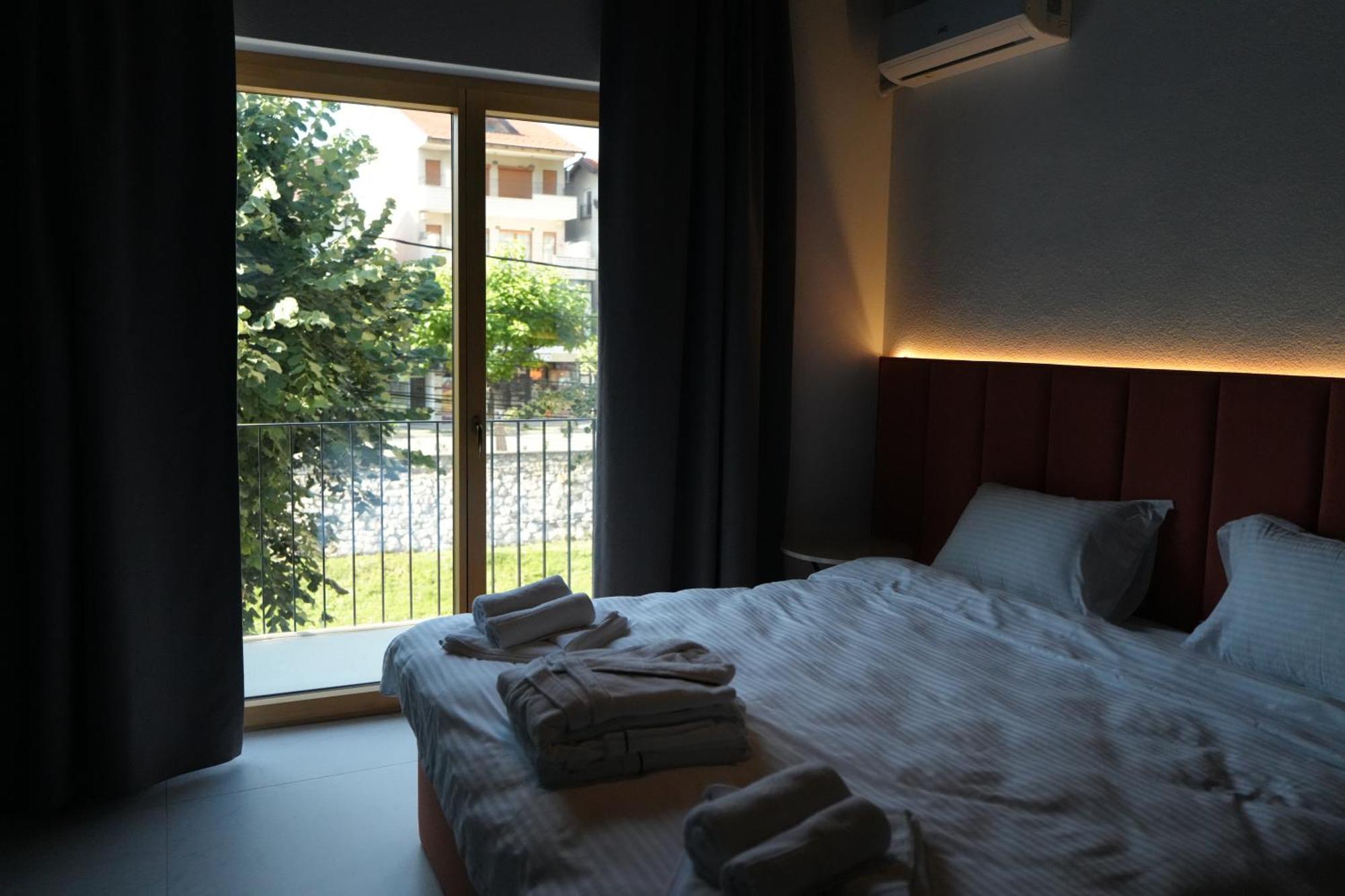 Biond Hotel 普里兹伦 外观 照片