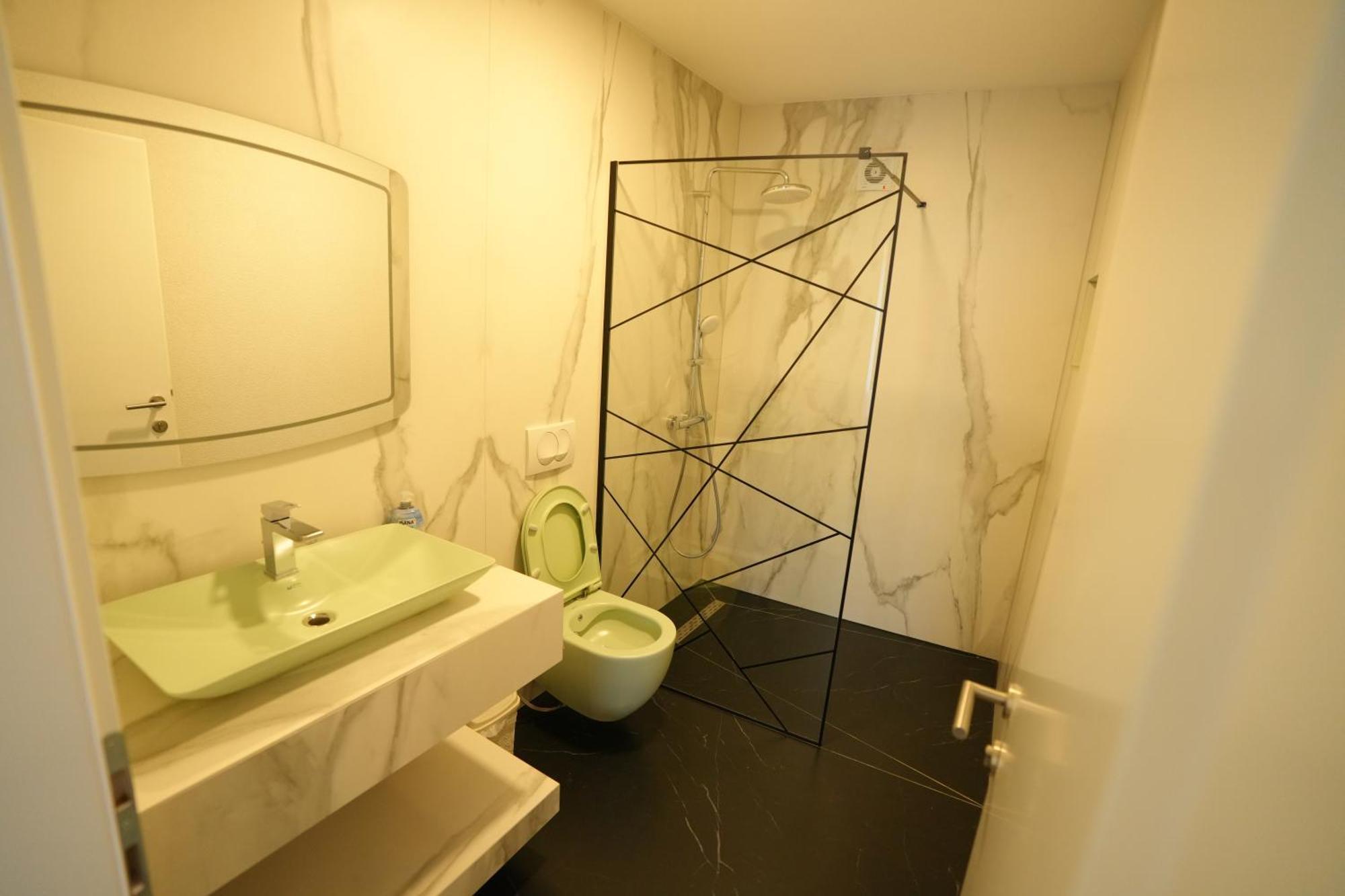 Biond Hotel 普里兹伦 外观 照片