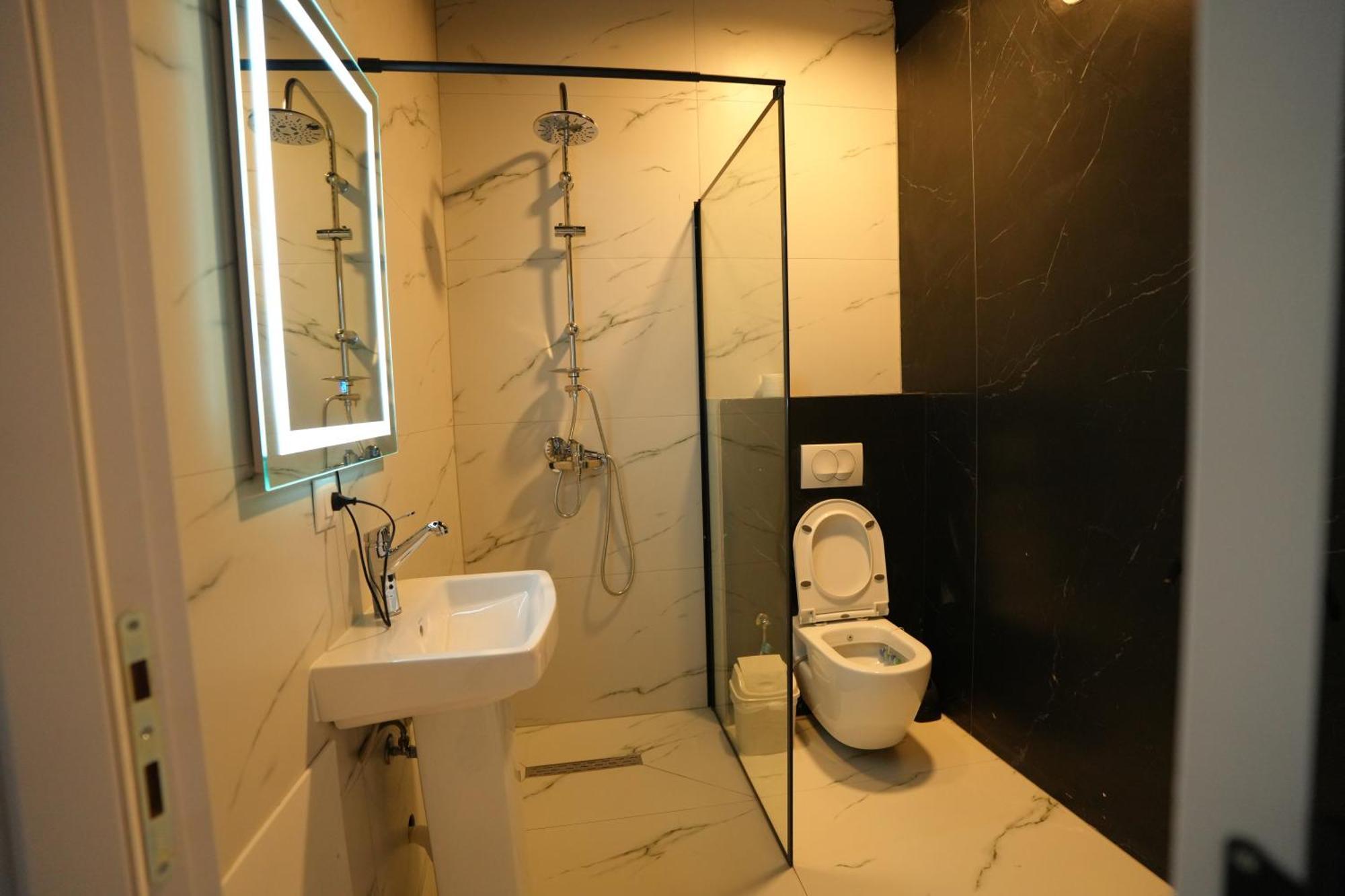 Biond Hotel 普里兹伦 外观 照片