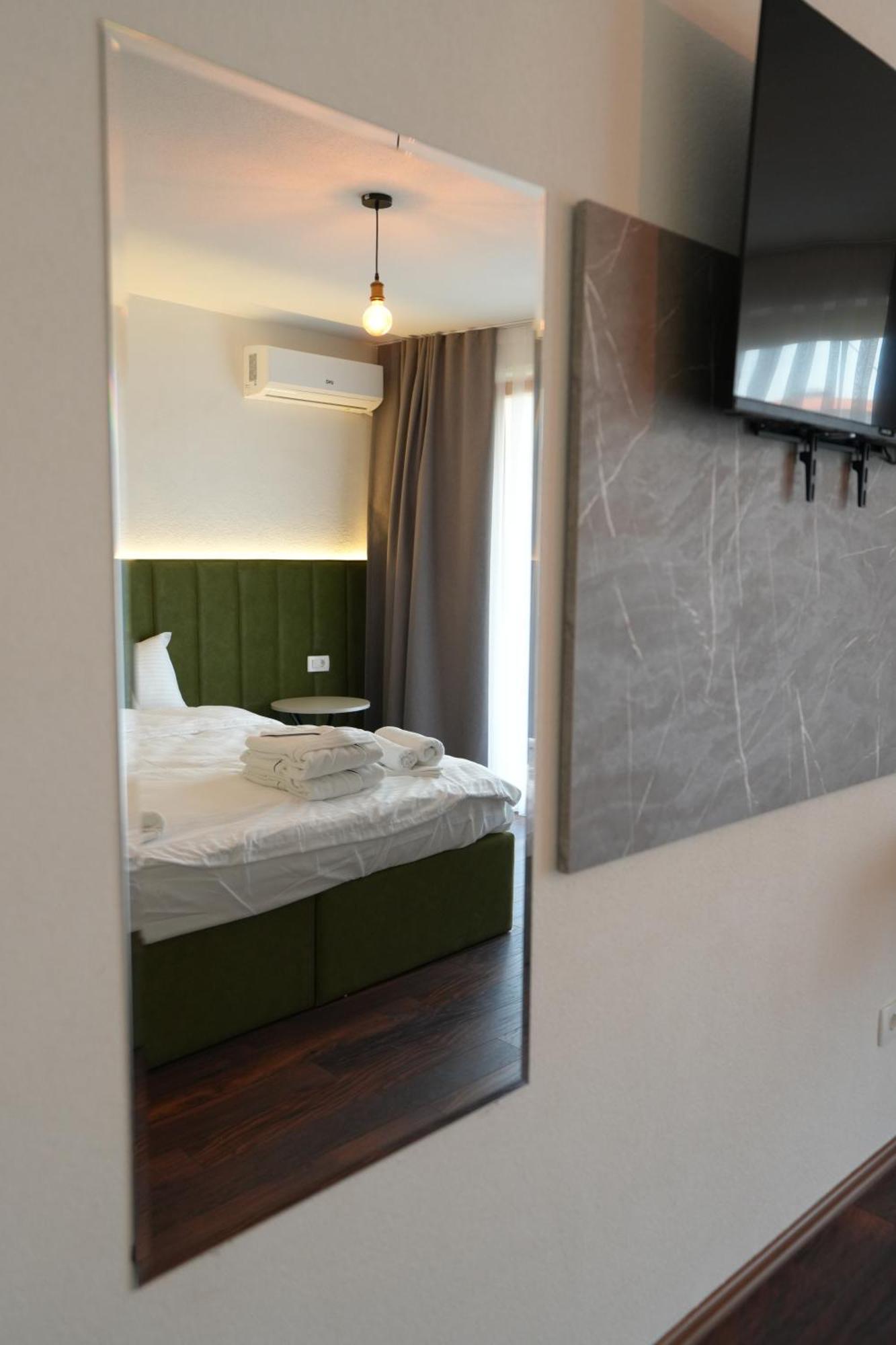Biond Hotel 普里兹伦 外观 照片