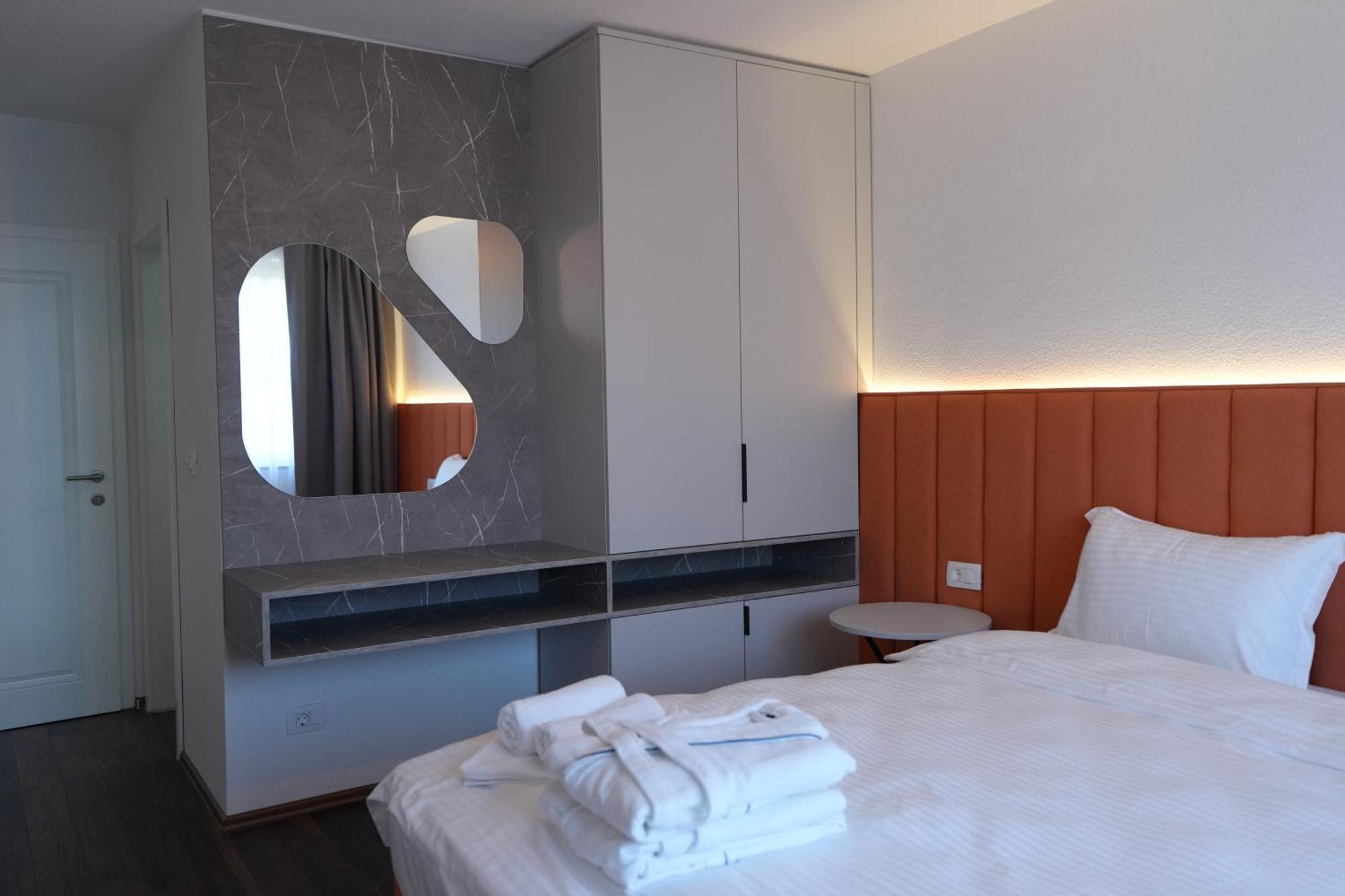 Biond Hotel 普里兹伦 外观 照片